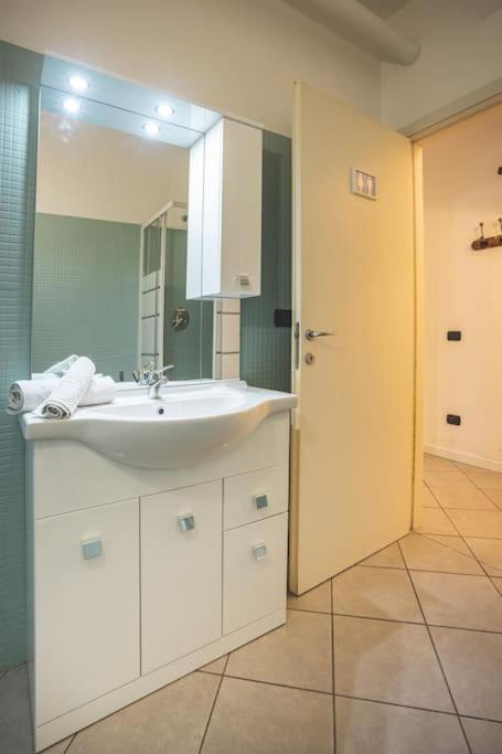 Suite Il Borgo Monza - Milano + Garage Privato Desio Exterior foto